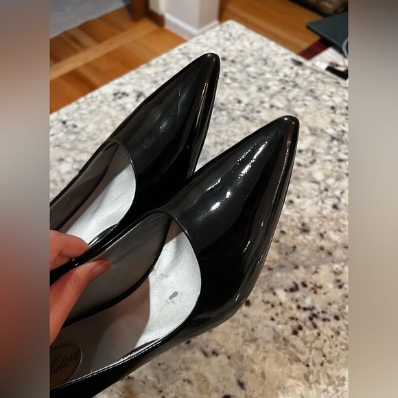 Trotters Women’s Black Patent Leather Pointed Toe 2” Heel Size 10 - Picture 11 of 12